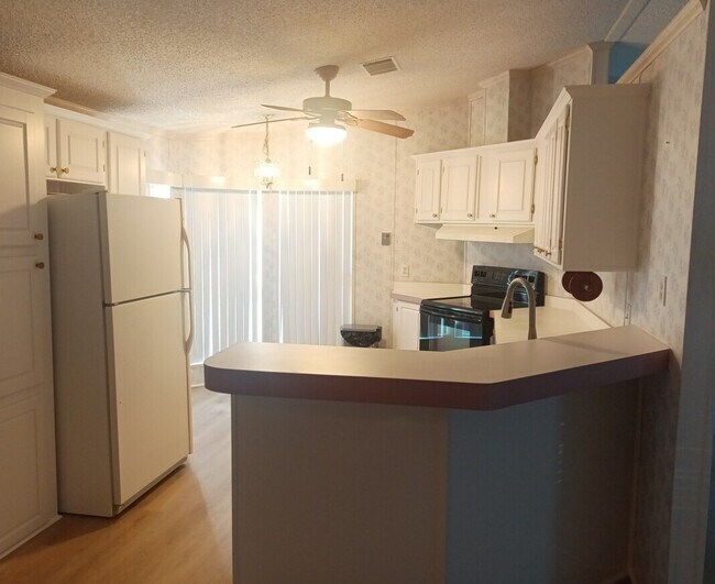 Foto del edificio - 841 W Colonial Cir