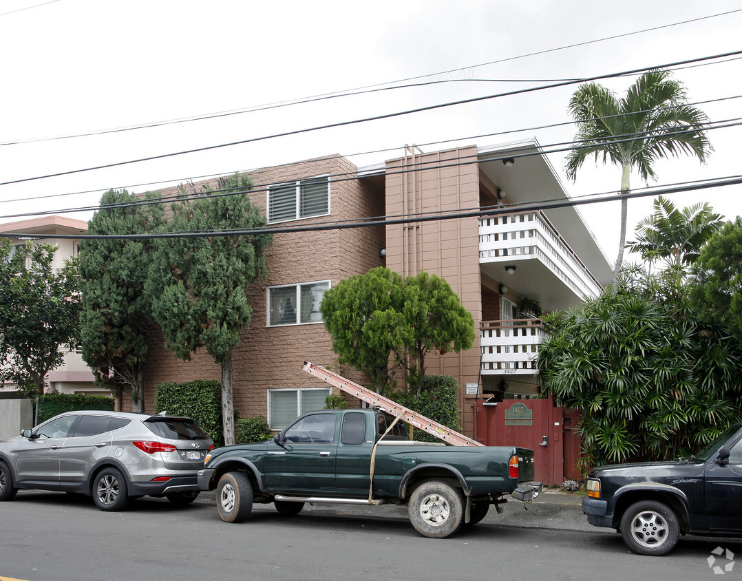 Building Photo - Alexander Gardens