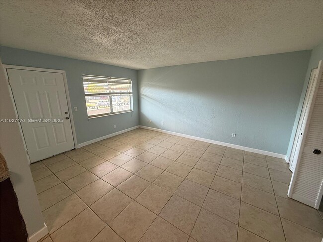 Foto del edificio - 400 NW 65th Ave