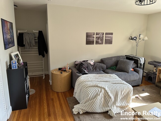 Building Photo - 65 Chiswick Rd