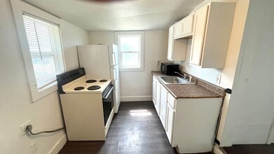 Building Photo - 2440 B Ave