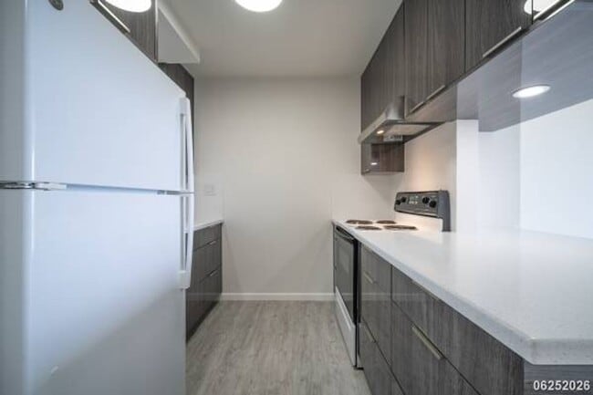 Building Photo - Fully Remodeled 1BR/1BA/1PKG Unit in Waialae Gardens (Kahala)
