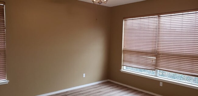 Foto del edificio - 3460 Braes Meadow Dr