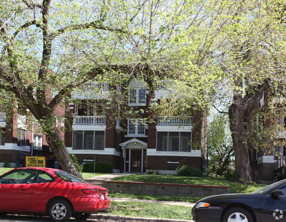 Building Photo - 535-537 Gladstone Blvd