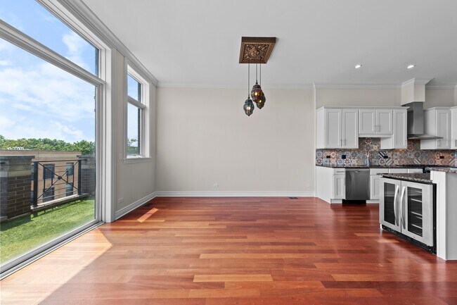 Foto del edificio - 1428 W Irving Park Rd