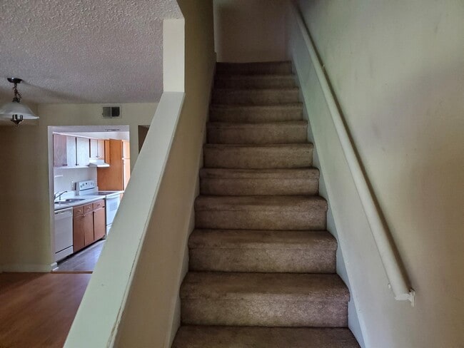 Building Photo - 210 Appleby Dr
