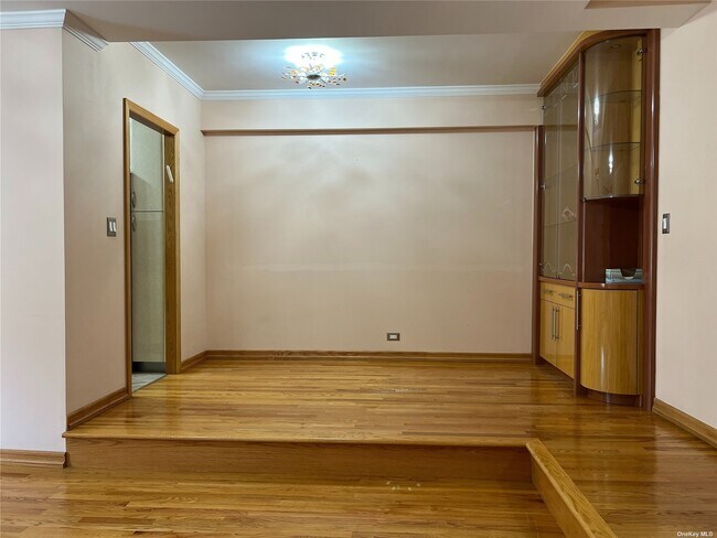 Foto del edificio - 98-51 64th Ave