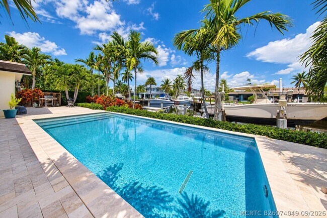 Foto del edificio - 2401 NE 47th St