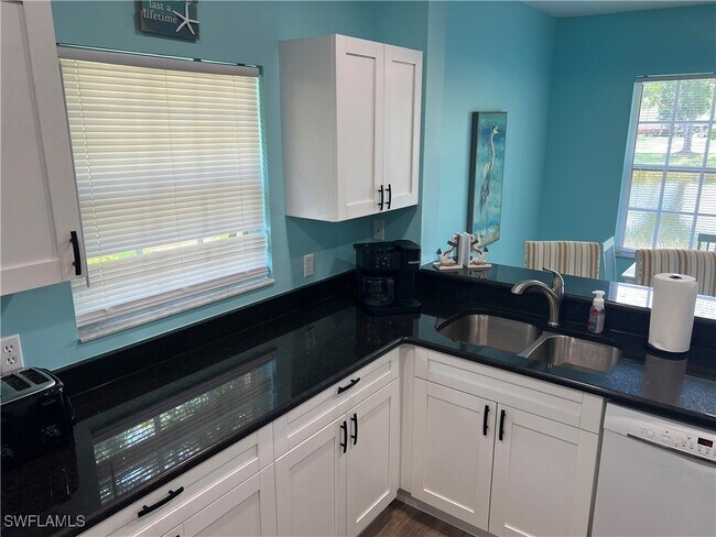 Foto del edificio - 9320 Water Lily Ct