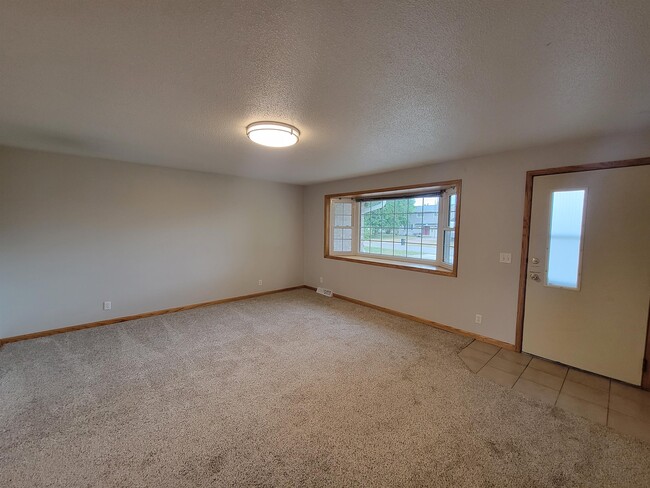 Building Photo - 4320 Cherrywood Dr