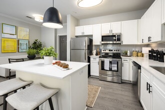 Building Photo - Evergreen at Tuscany Villas