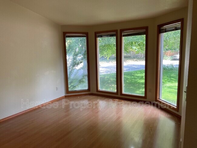 Foto del edificio - 5522 Castle Hill Way