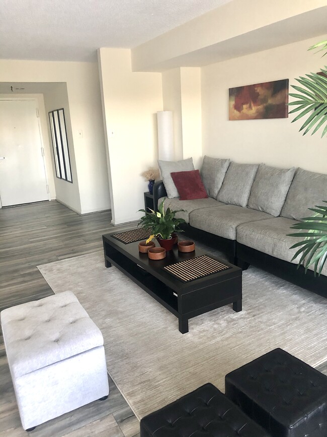 example of furnished living room - 7401 Westlake Terrace