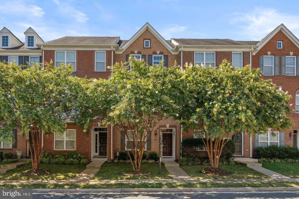 Primary Photo - 23058 Weybridge Square