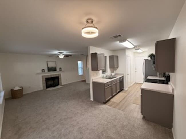 Building Photo - Gated Community Near Medical Center