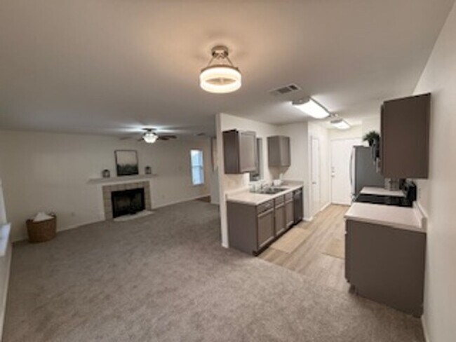 Foto del edificio - Gated Community Near Medical Center