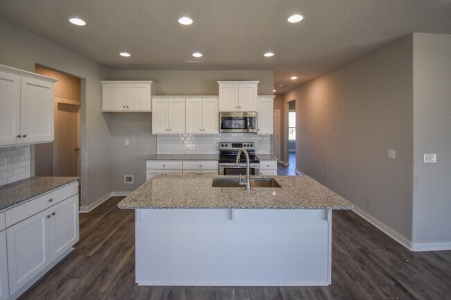 Foto del edificio - 4 Bedroom, 2 Bathroom Home In Farmington, AR