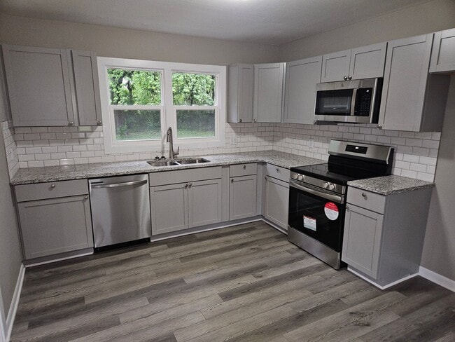 Foto del edificio - 3 bedroom / 2 Bath - Available Soon!