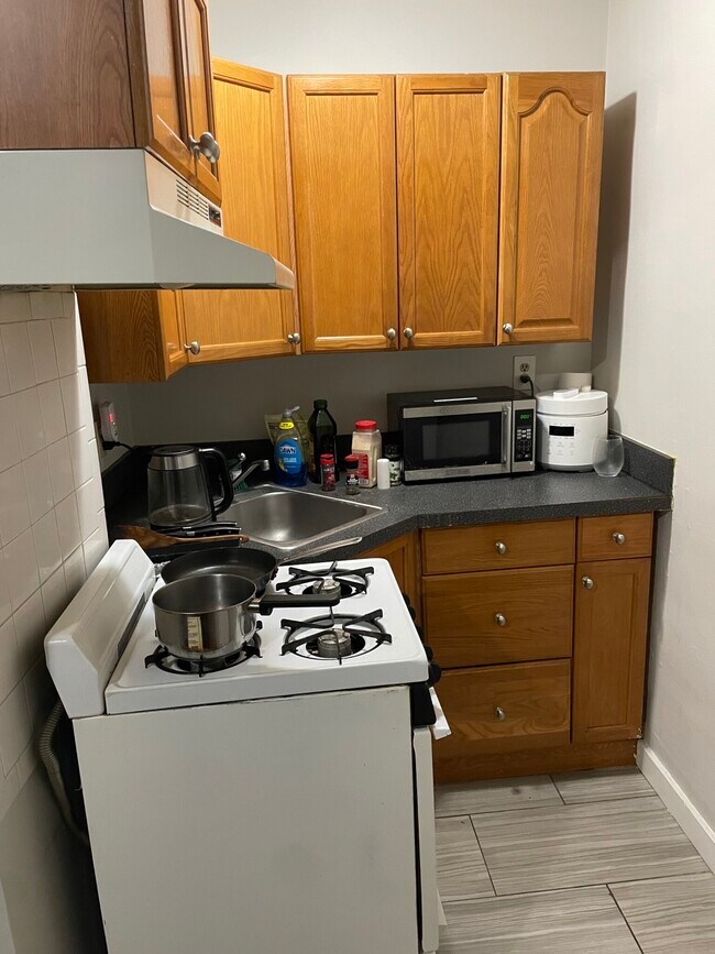 Building Photo - 144 Hemenway St