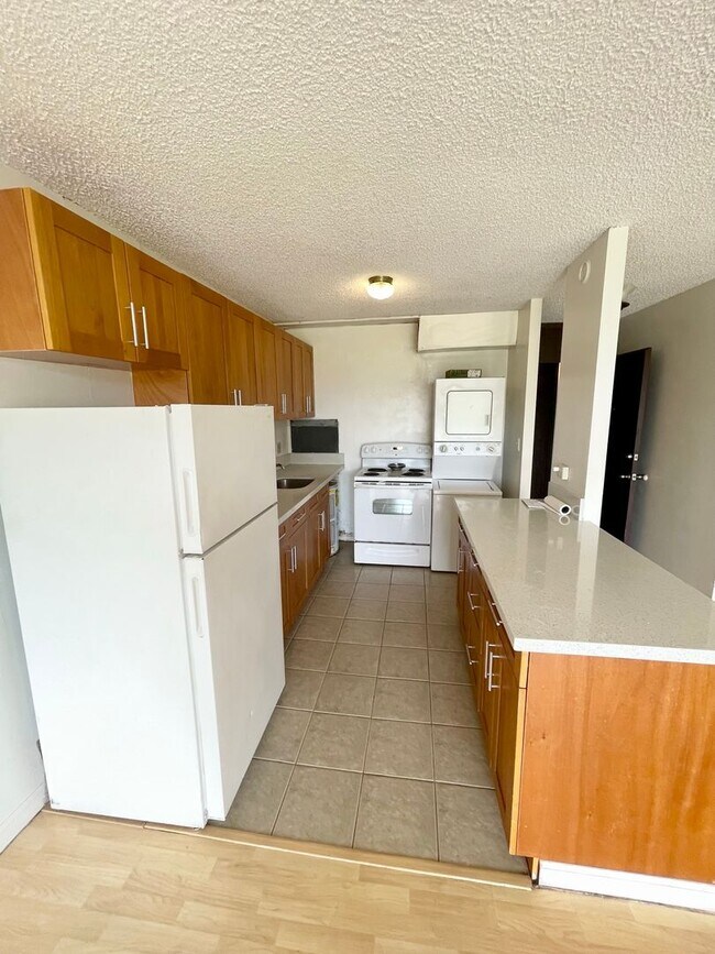 Foto del edificio - Spacious 1 bed, 1 bath, 1 parking Condo with a huge-covered lanai located in Wahiawa!