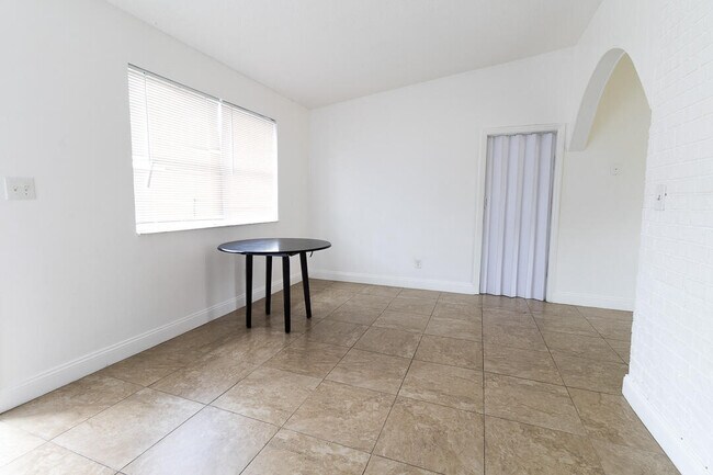 Foto del edificio - 630 NW 15th Terrace