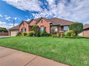 Building Photo - 16501 Moorgate Ln