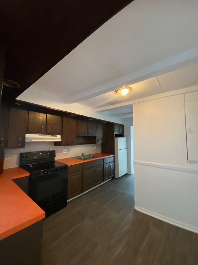 Building Photo - 1114 Mifflin St