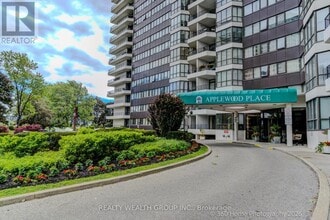 Building Photo - 1333 Bloor St