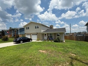 Building Photo - 7 Pleasant Cove