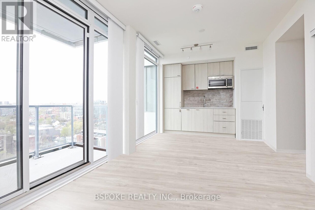 Primary Photo - 27-15127 Bathurst St