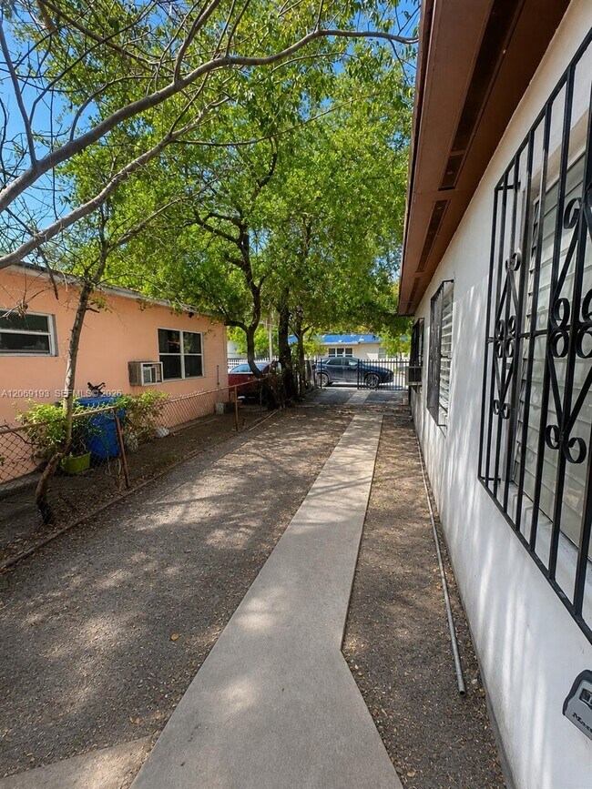 Foto del edificio - 112 NE 63rd St