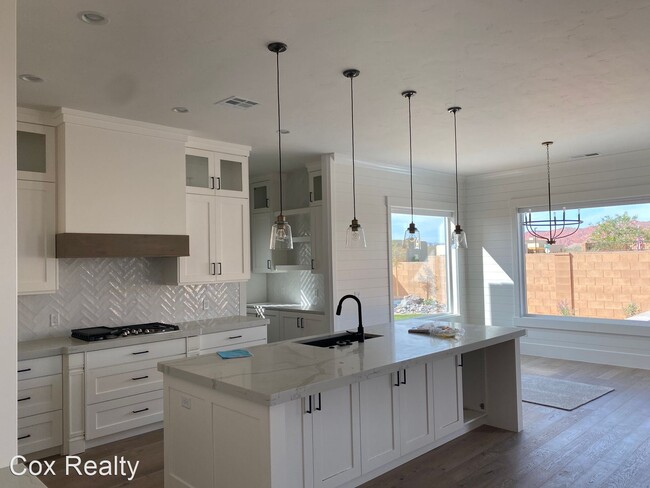 Building Photo - 4 br, 3 bath House - 5381 N Hidden Pinyon Dr