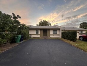 Building Photo - 11604 SW 124th Ct