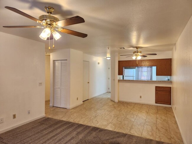 Building Photo - 2060 Mesquite Ln