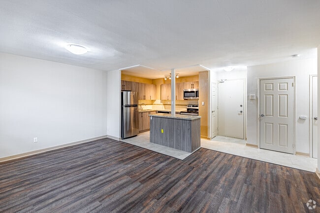 1BR1BA - 21 Park Boulevard
