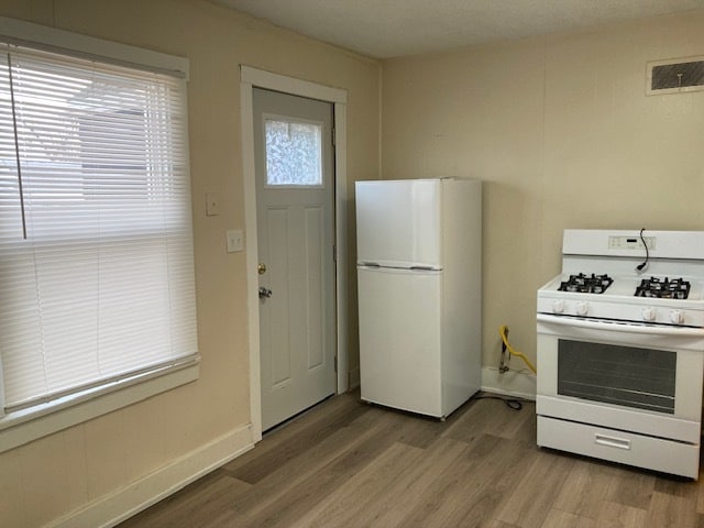 Building Photo - 2112 W 4th St