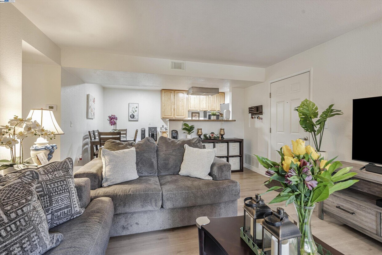 Foto principal - 1101 Lakeview Cir