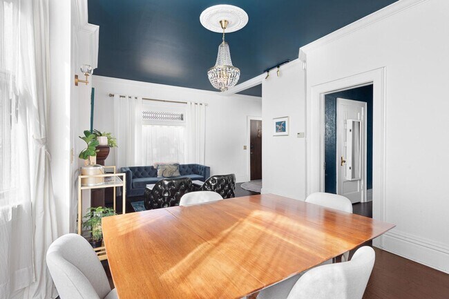 Foto del edificio - Sunny Two-Story Wash Park Bungalow