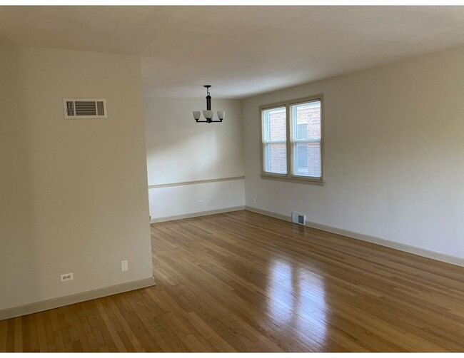 Dining Room - 2851 W Berwyn Ave