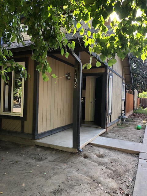 Primary Photo - BB - 1108-1110 S. Edison Street