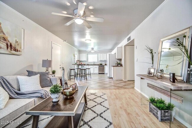 Foto del edificio - 230 N Birch Ct