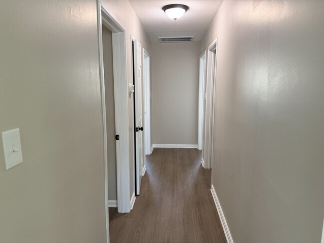 Foto del edificio - 1910 Britton St