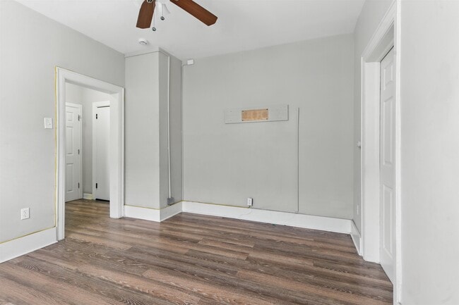 Building Photo - 217 44th St