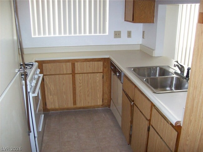 Foto del edificio - 7262 Girard Dr