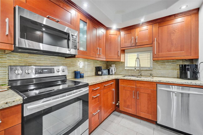 Foto del edificio - 830 S Hollybrook Dr