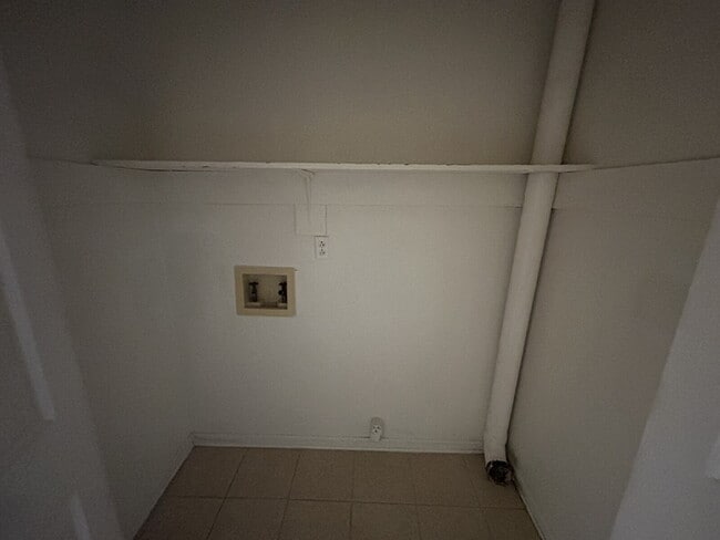 Building Photo - Apartment for Rent