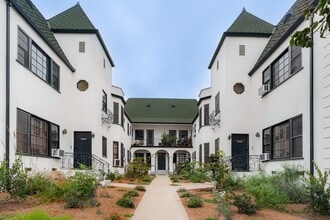 Building Photo - 1940 N Vermont Ave