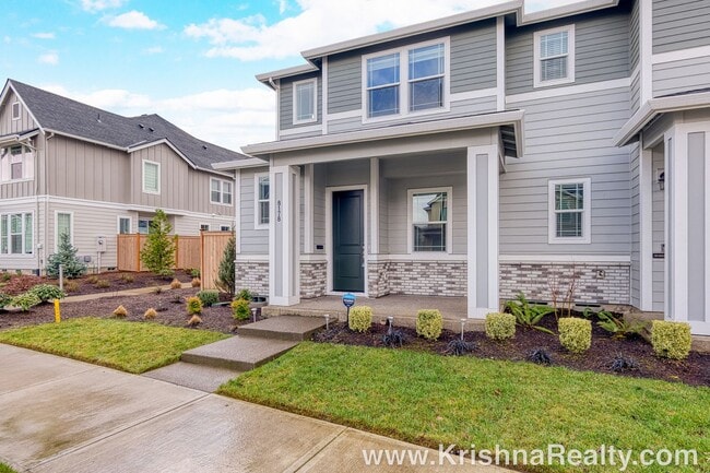 Beautiful 3-Bed | 2.5-Bath Townhome | Expansive Private Outdoor Space | Reeds Crossing - Beautiful 3-Bed | 2.5-Bath Townhome | Expansive Private Outdoor Space | Reeds Crossing