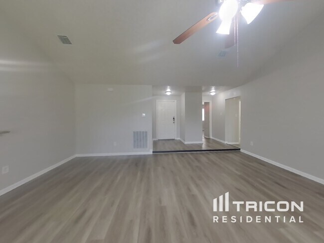 Building Photo - 1391 Tenderden Dr