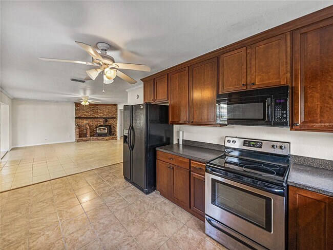 cocina - 34477 Poinsettia Pl